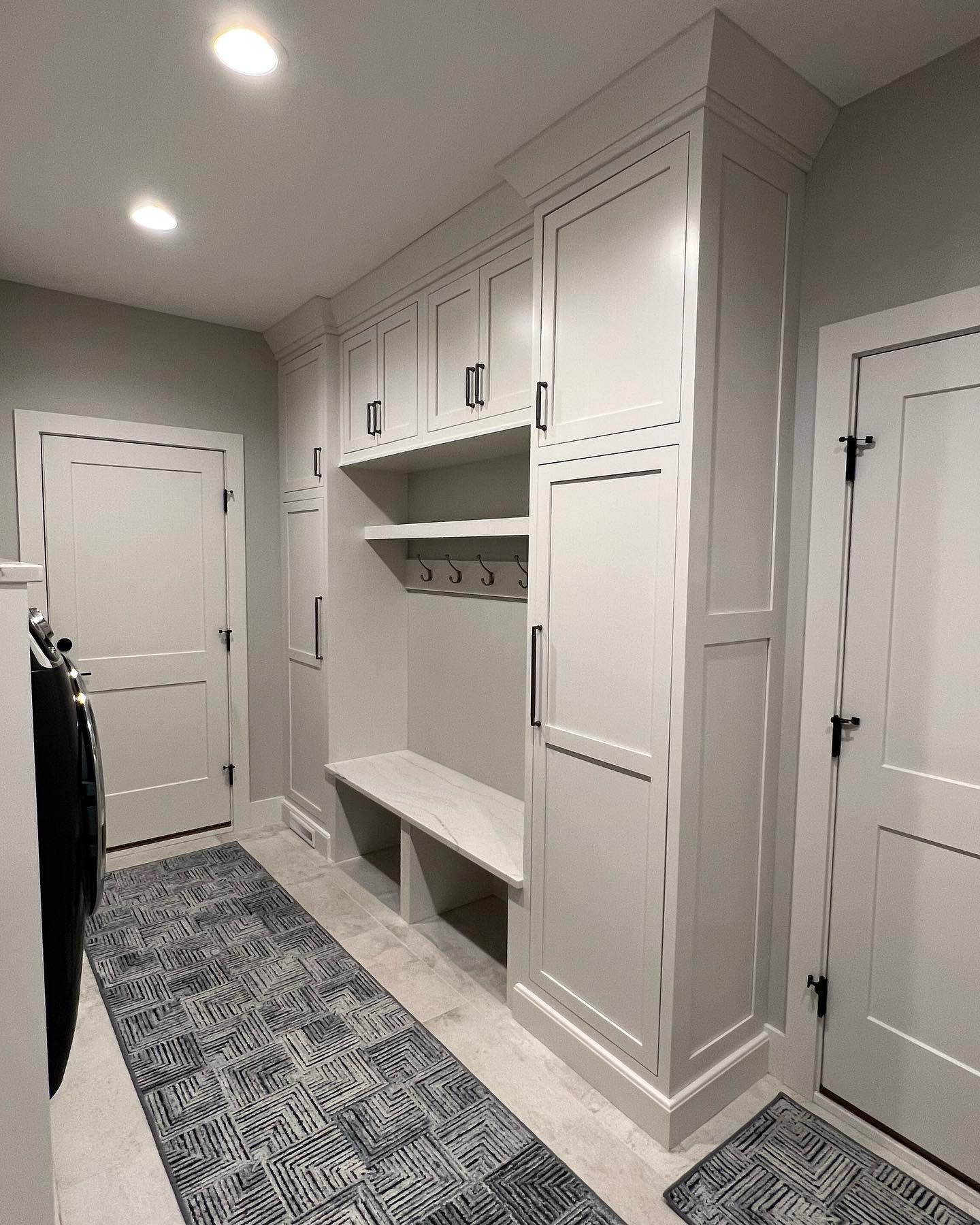 White cabinets make an entry mudroom